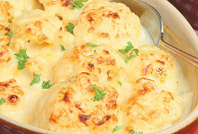 Запеканка со спаржей, цветной капустой, сыром и яйцами